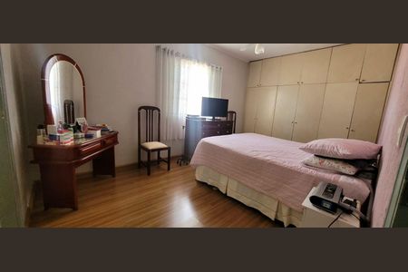 Casa à venda com 134m², 3 quartos e 3 vagas Casa à venda com 134m², 3 quartos e 3 vagasQuarto