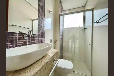 Apartamento para alugar com 117m², 2 quartos e 2 vagasBanheiro da suíte