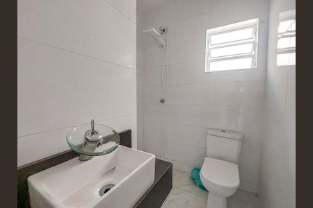 Banheiro de casa para alugar com 2 quartos, 70m² em Jardim Dom Bosco, São Paulo