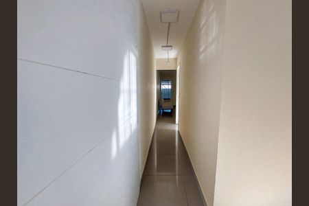 Corredor de casa para alugar com 2 quartos, 70m² em Jardim Dom Bosco, São Paulo