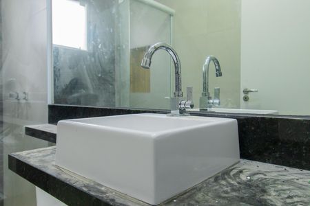 Casa de condomínio para alugar com 170m², 3 quartos e 3 vagasBanheiro do Quarto 3 - Suíte