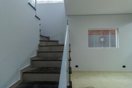 Casa de condomínio para alugar com 170m², 3 quartos e 3 vagasEscadas