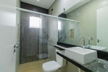 Casa de condomínio para alugar com 170m², 3 quartos e 3 vagasBanheiro do Quarto 3 - Suíte