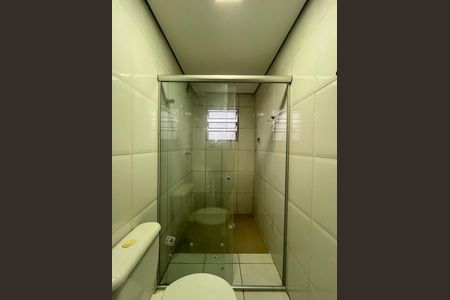 Banheiro de casa de condomínio para alugar com 2 quartos, 45m² em Vila Água Funda, São Paulo