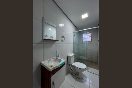 Banheiro de casa de condomínio para alugar com 2 quartos, 45m² em Vila Água Funda, São Paulo