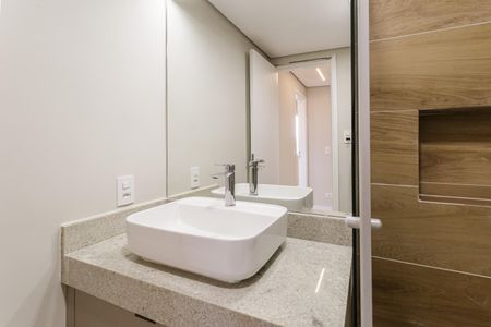 Apartamento à venda com 72m², 2 quartos e 1 vaga Apartamento à venda com 72m², 2 quartos e 1 vagaBanheiro Social