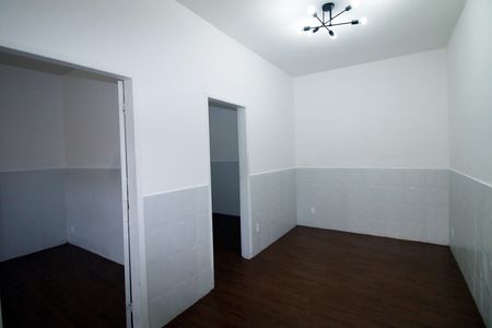 Sala de casa à venda com 2 quartos, 70m² em Ramos, Rio de Janeiro