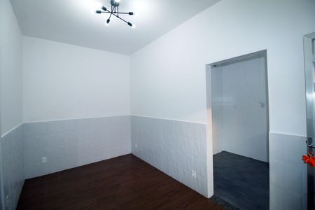 Sala de casa à venda com 2 quartos, 70m² em Ramos, Rio de Janeiro