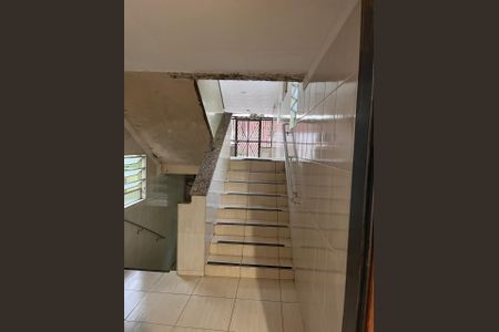 Apartamento à venda com 55m², 2 quartos e sem vaga Apartamento à venda com 55m², 2 quartos e sem vagaEscada