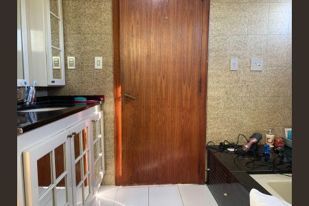 Apartamento à venda com 300m², 3 quartos e 2 vagasBanheiro da Suíte