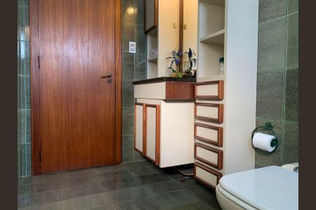 Apartamento à venda com 300m², 3 quartos e 2 vagasBanheiro 1