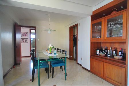 Apartamento à venda com 300m², 3 quartos e 2 vagasSala