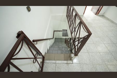 Casa para alugar com 170m², 4 quartos e 2 vagasEscada