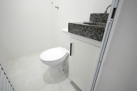 Banheiro de apartamento para alugar com 1 quarto, 48m² em Vila Humaita, Santo André