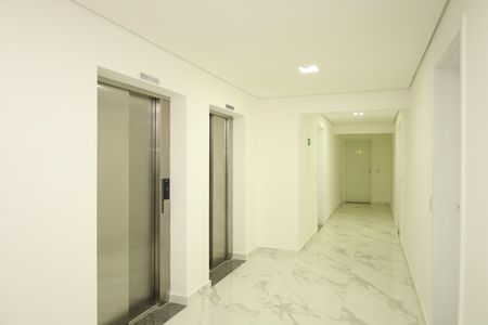 Apartamento para alugar com 52m², 2 quartos e 1 vagaÁrea comum - Saguão do andar