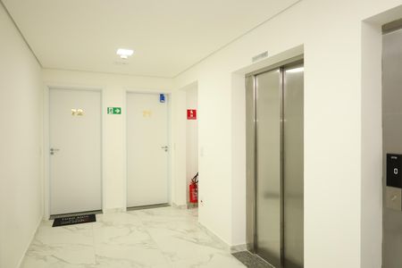 Apartamento para alugar com 52m², 2 quartos e 1 vagaÁrea comum - Saguão do andar