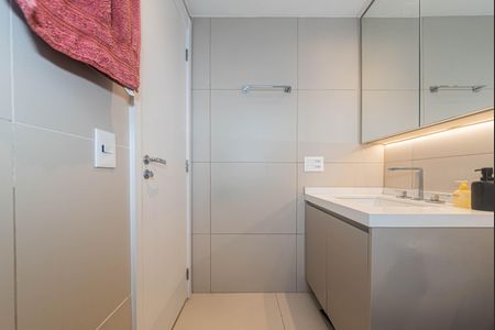 Apartamento para alugar com 110m², 2 quartos e 2 vagas Apartamento para alugar com 110m², 2 quartos e 2 vagasBanheiro da Suíte 1