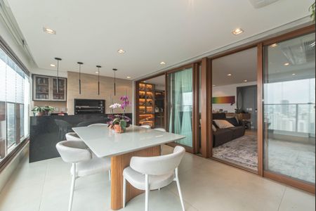 Apartamento para alugar com 110m², 2 quartos e 2 vagas Apartamento para alugar com 110m², 2 quartos e 2 vagasVaranda