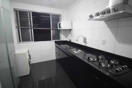 Apartamento à venda com 120m², 3 quartos e sem vagaCozinha e Área de Serviço