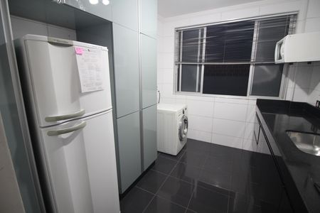 Apartamento à venda com 120m², 3 quartos e sem vagaCozinha e Área de Serviço