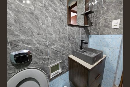 Banheiro de apartamento para alugar com 2 quartos, 49m² em Taquara, Rio de Janeiro
