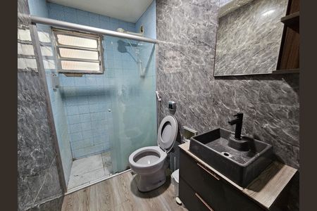 Banheiro de apartamento para alugar com 2 quartos, 49m² em Taquara, Rio de Janeiro