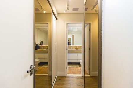 Apartamento à venda com 110m², 3 quartos e 2 vagas Apartamento à venda com 110m², 3 quartos e 2 vagasSuíte 3 - Closet