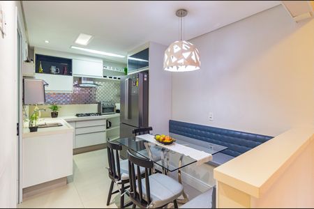 Apartamento à venda com 110m², 3 quartos e 2 vagas Apartamento à venda com 110m², 3 quartos e 2 vagasCozinha