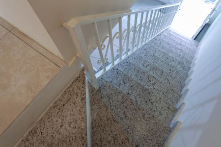Casa de condomínio para alugar com 65m², 2 quartos e 1 vagaEscada