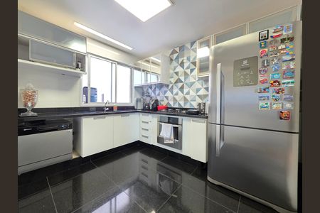 Apartamento à venda com 126m², 4 quartos e 3 vagas Apartamento à venda com 126m², 4 quartos e 3 vagasCozinha