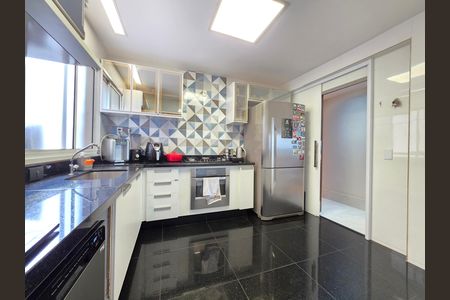Apartamento à venda com 126m², 4 quartos e 3 vagas Apartamento à venda com 126m², 4 quartos e 3 vagasCozinha