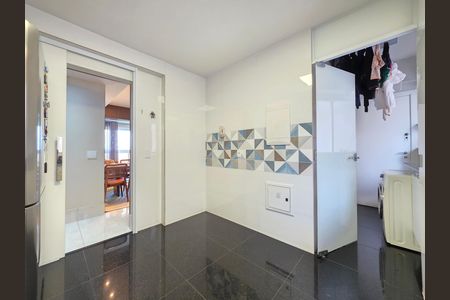 Apartamento à venda com 126m², 4 quartos e 3 vagas Apartamento à venda com 126m², 4 quartos e 3 vagasCozinha