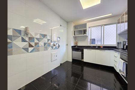 Apartamento à venda com 126m², 4 quartos e 3 vagas Apartamento à venda com 126m², 4 quartos e 3 vagasCozinha