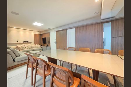 Apartamento à venda com 126m², 4 quartos e 3 vagas Apartamento à venda com 126m², 4 quartos e 3 vagasSala