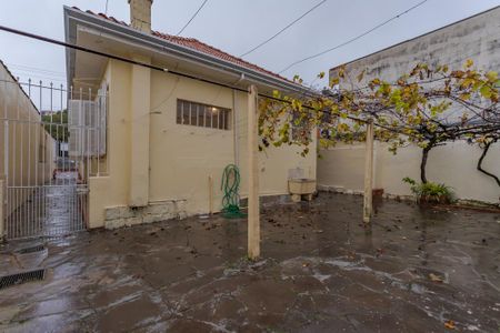 Quintal de casa à venda com 3 quartos, 140m² em Vila Ipiranga, Porto Alegre