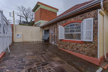 Quintal de casa à venda com 3 quartos, 140m² em Vila Ipiranga, Porto Alegre