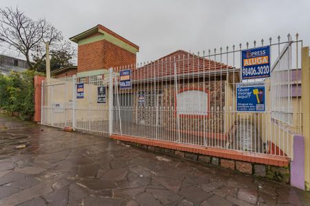 Fachada de casa à venda com 3 quartos, 140m² em Vila Ipiranga, Porto Alegre