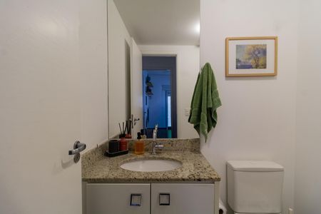 Banheiro de apartamento à venda com 2 quartos, 62m² em Barra Funda, São Paulo