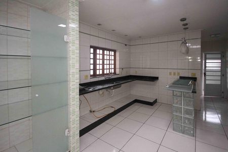 Cozinha de casa para alugar com 2 quartos, 90m² em Jardim Três Marias, São Paulo