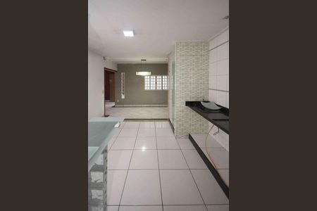 Cozinha de casa para alugar com 2 quartos, 90m² em Jardim Três Marias, São Paulo