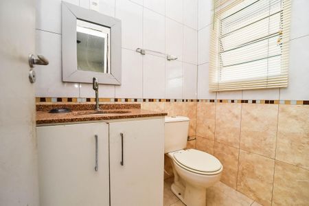 Banheiro de apartamento para alugar com 1 quarto, 50m² em Sarandi, Porto Alegre