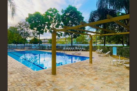 Apartamento para alugar com 54m², 3 quartos e 1 vagaÁrea comum - Piscina