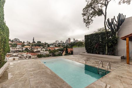 Piscina de casa à venda com 4 quartos, 270m² em Pacaembu, São Paulo