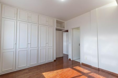 Apartamento à venda com 260m², 4 quartos e 3 vagasQuarto 4