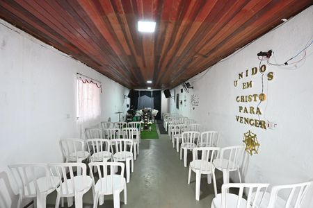 Casa à venda com 179m², 2 quartos e 5 vagasSala