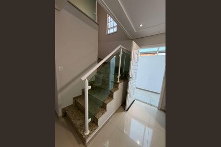 Casa para alugar com 150m², 3 quartos e 4 vagas Casa para alugar com 150m², 3 quartos e 4 vagasSala