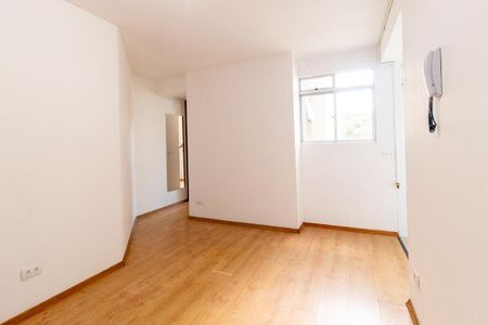 Sala/Cozinha de apartamento para alugar com 1 quarto, 28m² em Cristo Rei, Curitiba
