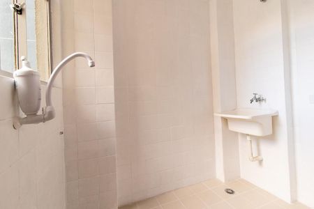 Cozinha de apartamento para alugar com 1 quarto, 28m² em Cristo Rei, Curitiba