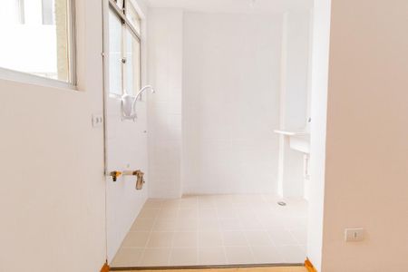 Cozinha de apartamento para alugar com 1 quarto, 28m² em Cristo Rei, Curitiba