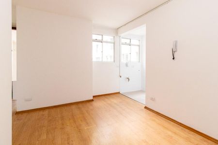 Sala/Cozinha de apartamento para alugar com 1 quarto, 28m² em Cristo Rei, Curitiba